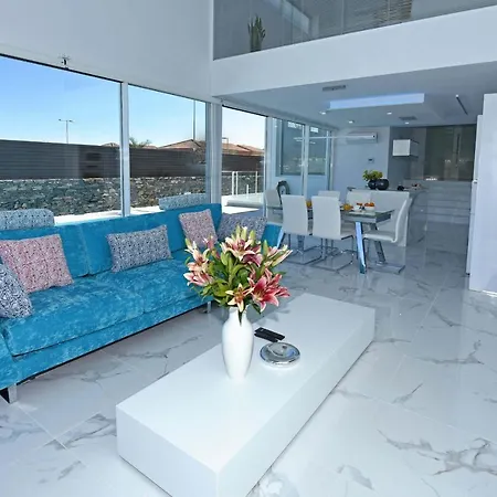 Golden White Meloneras Villa
